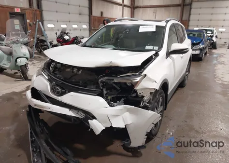 2018 Toyota Rav4 Xle z USA, uszkodzony, nr VIN JTMRFREV0JJ743199